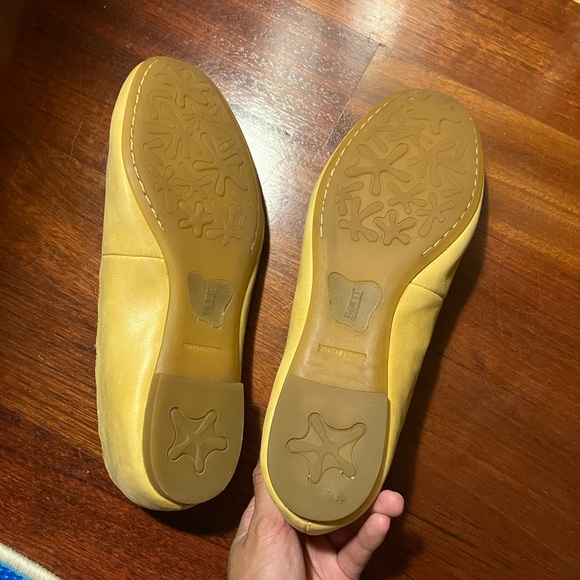 Born Butter Yellow Scalloped Flats - Picture 9 of 10